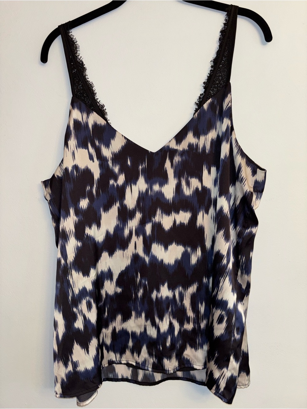 Express Patterned Tank with Lace - Picture 5 of 6